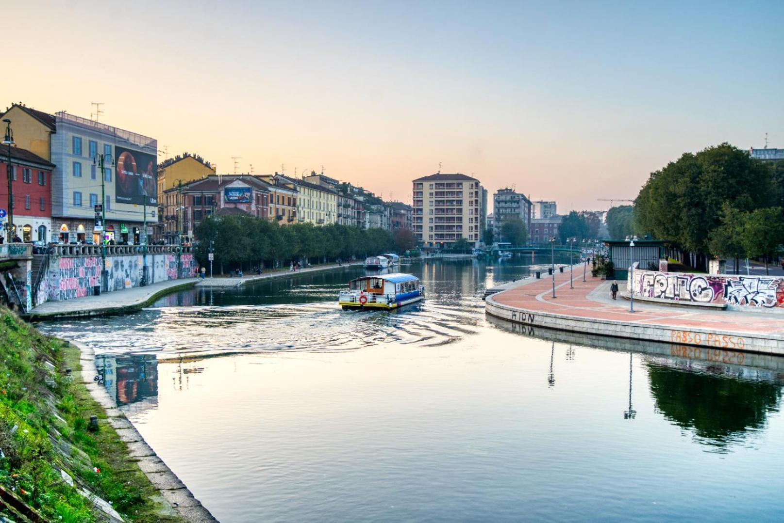 Navigli Vicino Al Duomo Milan